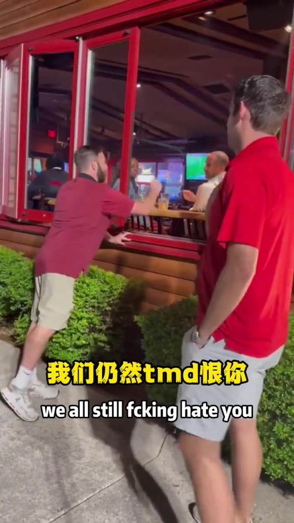 余恨未消！獨(dú)行俠球迷偶遇尼克-哈里森：我們?nèi)匀籘MD恨你！